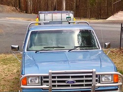 Russel Crowe Ubah Truk Pikap Miliknya Jadi Mobil Pemadam Kebakaran