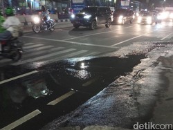 Air Got Merembes Hingga ke Jalan di Jaksel, Warga Keluhkan Bau Pesing