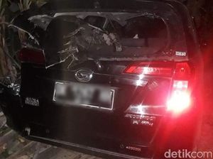 Satu Keluarga di Pasuruan Selamat Meski Mobilnya Ditabrak Kereta Satu Keluarga di Pasuruan Selamat Meski Mobilnya Ditabrak Kereta