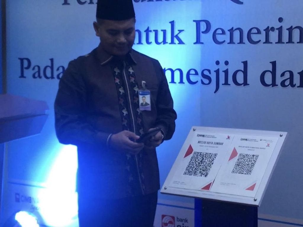 Warga Sumbar Bayar Zakat di Masjid Bisa Pakai QR Code Warga Sumbar Bayar Zakat di Masjid Bisa Pakai QR Code