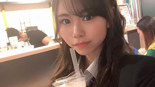 Model Jepang Cantik Ini Jadi Juara Wanita Pertama Pertandingan eSports