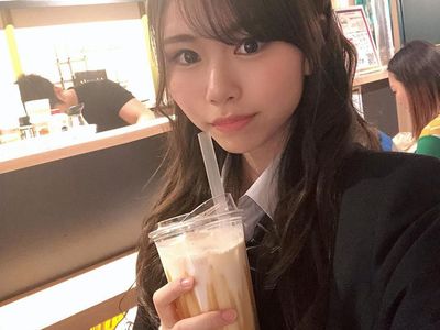 Model Jepang Cantik Ini Jadi Juara Wanita Pertama Pertandingan eSports