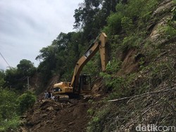 Akses 2 Desa di Polewali Mandar Tertutup Longsor, Ekskavator Dikerahkan