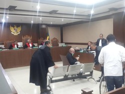 Sakit Kepala, Kivlan Zen Tak Bisa Lanjutkan Baca Eksepsi di Sidang