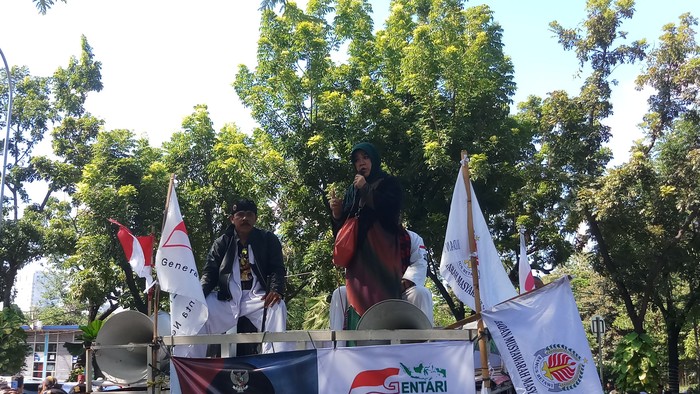 Emak-emak Merdeka dari Bengkulu Demo di Balai Kota DKI: Saya Bela Anies