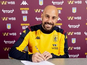 Pepe Reina Balik Lagi ke Liga Inggris