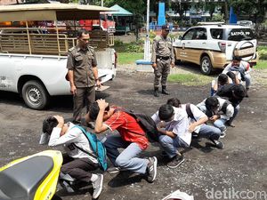 Pol PP Probolinggo Jaring 20 Siswa Bolos Sekolah Pol PP Probolinggo Jaring 20 Siswa Bolos Sekolah
