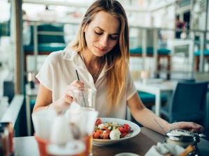 Apa Benar Sarapan Sendirian Bisa Bantu Turunkan Berat Badan? Apa Benar Sarapan Sendirian Bisa Bantu Turunkan Berat Badan?