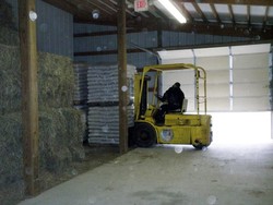 Tak Diundang ke Acara Makan, Pria Ini Hancurkan Gedung