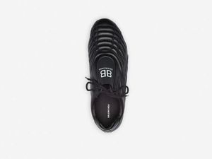 Balenciaga Rilis Sneakers Mirip Sepatu Bola, Tanda Tren Dad Sneakers Usai?