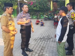 Monyet Liar Masuk Sekolah Bikin Heboh Siswa SD di Balaraja Tangerang