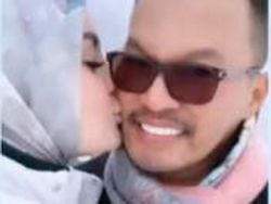 Cium Mesra Suami, Jennifer Dunn Sebut Faisal Haris Contoh Suami Adil