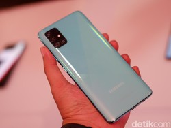 Gokil! HP Android Ini Dipasangi Port Lightning, Jadi Mirip iPhone