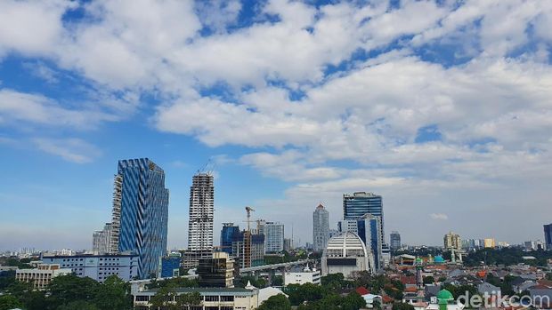 Cerita Claudia Tarik Awan Bikin Jakarta Tak Turun Hujan