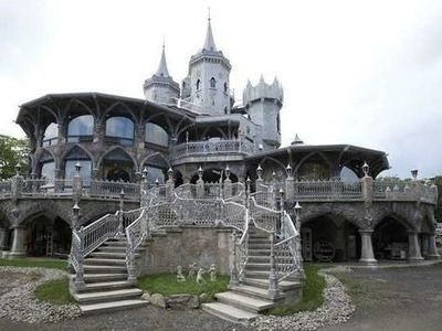 7 Penampakan Kastil Rp 615 Miliar, Luarnya Seram Dalamnya Bikin Takjub