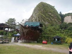 Ada Kapal Nyasar di Tebing Bukittinggi