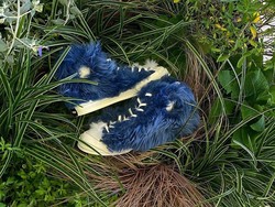 Ketika Sneakers Klasik Converse Dihiasi Bulu-bulu, Yay or Nay?