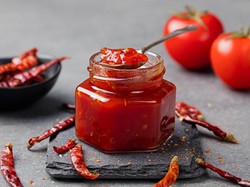 Meski Kontras Rasanya, Paduan Makanan Manis dan Pedas Digemari Orang