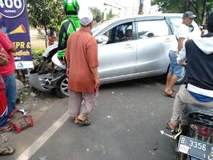 Sopir Mobil Nge-blank Bikin Nyawa Pemotor Melayang