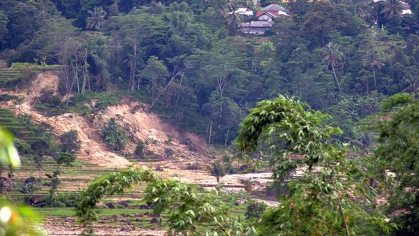 Pencarian Korban Tanah Longsor di Sukajaya Dihentikan