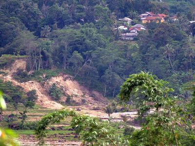 Pencarian Korban Tanah Longsor di Sukajaya Dihentikan