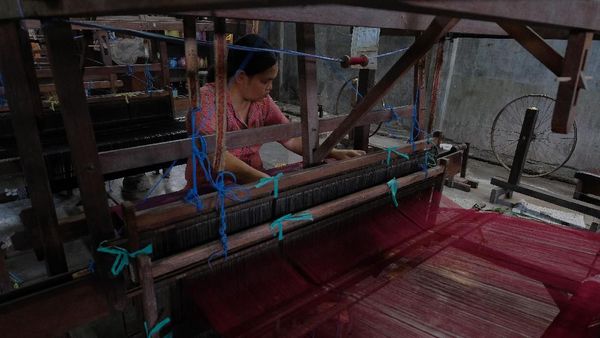 Melestarikan Kain Tenun Tradisional Bali di Era Modernisasi