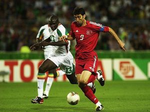 Picture Story: Nasibmu Hakan Sukur, Dulu Pemain Top Kini Driver Taksi Online