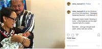 Retno Marsudi saat menggendong cucu pertamanya