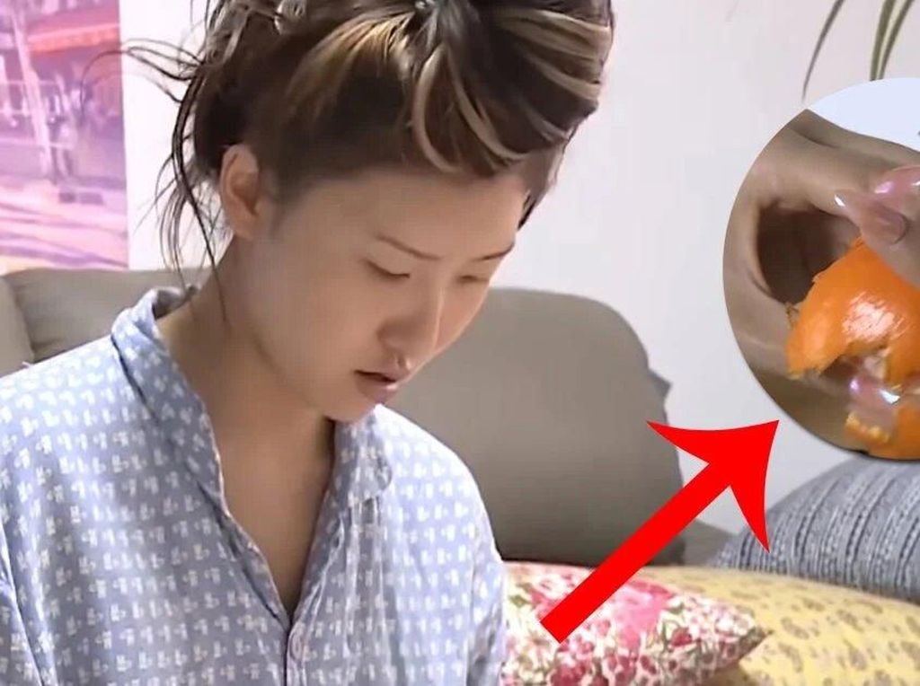 Hwasa MAMAMOO Belajar Seni Kupas Buah, Hasilnya Malah Kocak! Hwasa MAMAMOO Belajar Seni Kupas Buah, Hasilnya Malah Kocak!