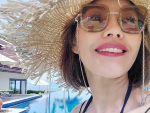 Artis Cantik Tak Menua, Ungkap 5 Tips Simpel Kulit Glowing di Usia 52 Artis Cantik Tak Menua, Ungkap 5 Tips Simpel Kulit Glowing di Usia 52