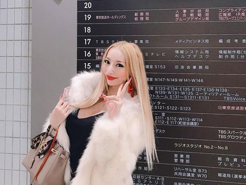 Menikah Demi Uang, Model Cantik Dikecam Usai Ceraikan Suami yang Bangkrut