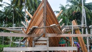Intip Proses Pembuatan Kapal Motor di Natuna