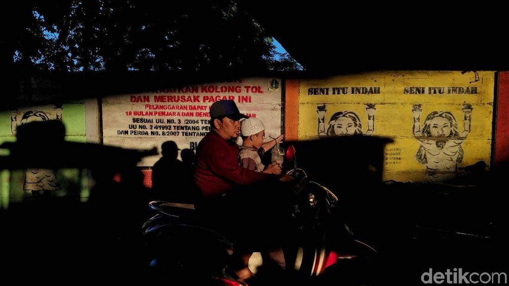Mengintip Keindahan Jakarta Bermandi Cahaya di Musim Hujan