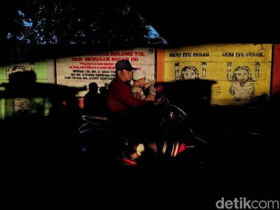 Mengintip Keindahan Jakarta Bermandi Cahaya di Musim Hujan