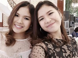 Foto Bareng, Adik Kembar Raditya Dika Bikin Netizen Salfok