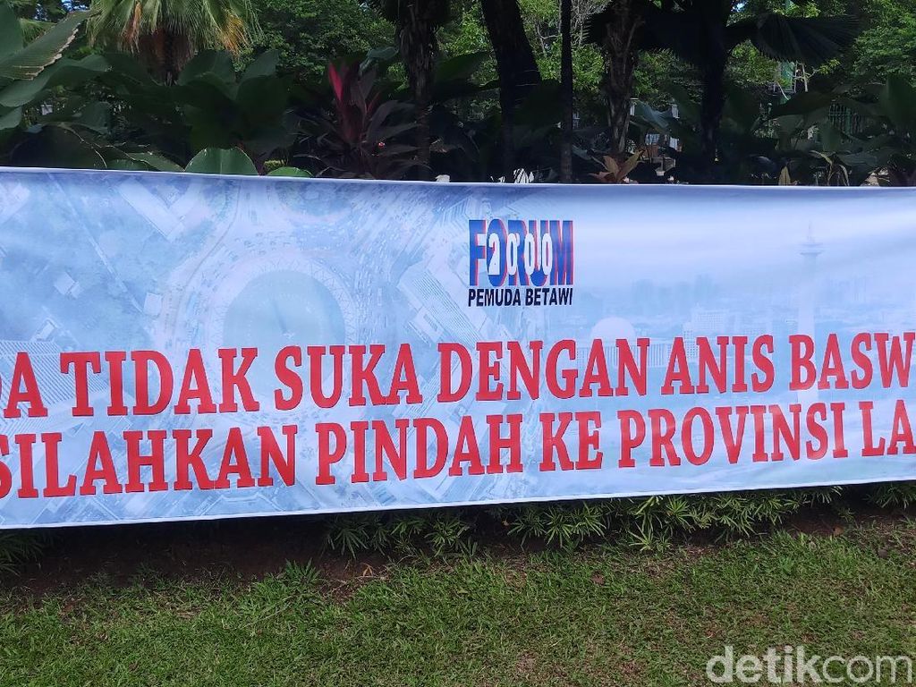 Spanduk Pro-Anies: Tak Suka Anis, Pindah Saja ke Provinsi Lain