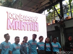 Reza Rahadian-Marsha Timothy Simpan Kenangan di Toko Barang Mantan