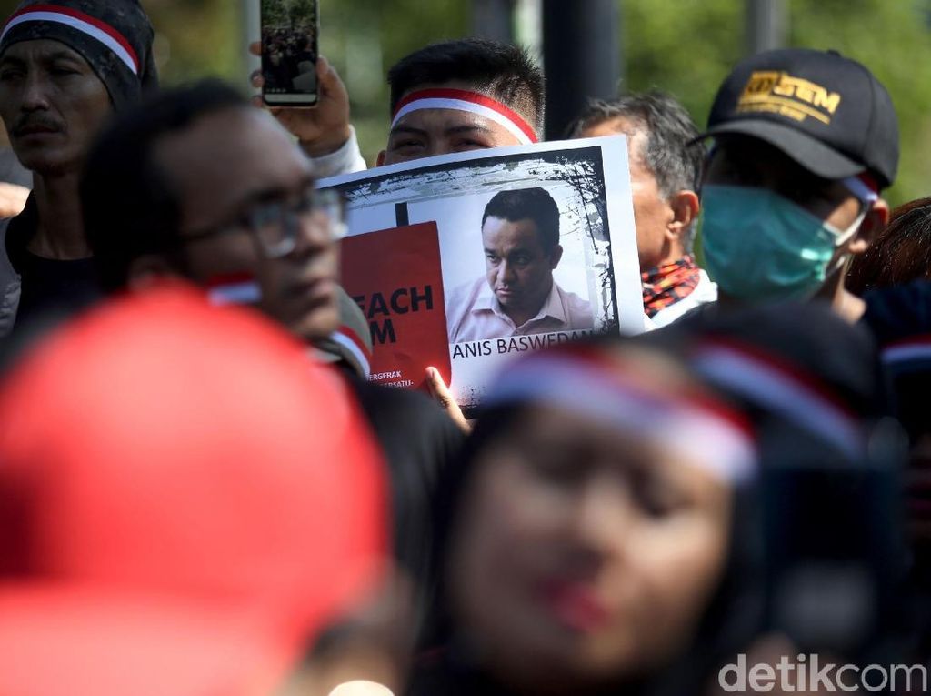 Pro dan Kontra Anies Adu Nyaring di Twitter Pro dan Kontra Anies Adu Nyaring di Twitter