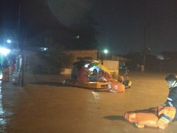 Banjir Setinggi 1,5 Meter Rendam Ratusan Rumah di Cirebon