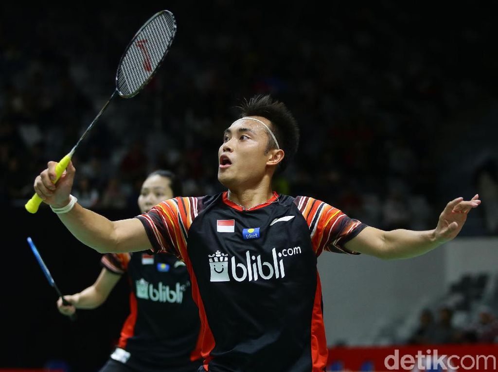 Hafiz/Gloria yang Belum Juga Terbiasa dengan Angin Istora Hafiz/Gloria yang Belum Juga Terbiasa dengan Angin Istora