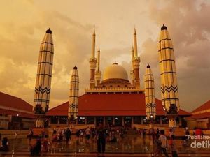 Melihat Kembaran Masjid Nabawi di Semarang