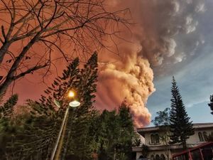 Mengenal Gunung Api Taal di Filipina dan Terjadinya Petir Saat Erupsi