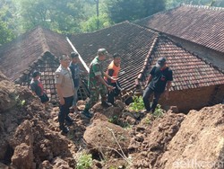 Longsor Timpa Rumah Warga, BPBD Ponorogo Imbau Warga Segera Pindah