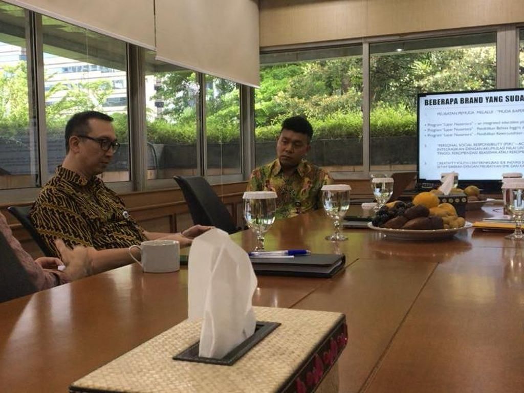 Bertemu Nadiem, Stafsus Muda Jokowi Sampaikan Program Baper Bertemu Nadiem, Stafsus Muda Jokowi Sampaikan Program Baper
