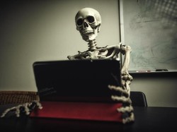 Kerangka di Rumah Kosong, Dekomposisi Mayat dan Tulang yang Tak Terurai