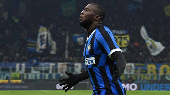 Romelu Lukaku mencetak gol ke gawang Cagliari di Coppa Italia, saat laga baru berjalan 21 detik. (Foto: Pier Marco Tacca/Getty Images) Romelu Lukaku mencetak gol ke gawang Cagliari di Coppa Italia, saat laga baru berjalan 21 detik. (Foto: Pier Marco Tacca/Getty Images)