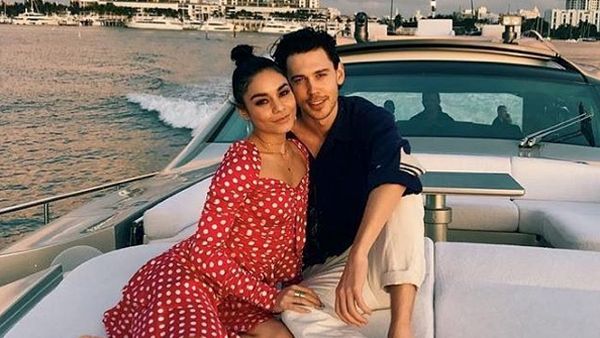 Lihat Lagi Kemesraan Vanessa Hudgens dan Austin Butler