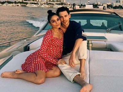 Lihat Lagi Kemesraan Vanessa Hudgens dan Austin Butler