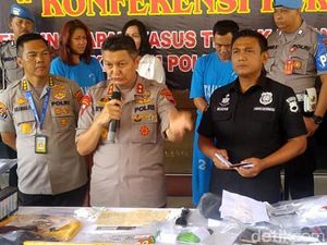 Raja Keraton Agung Sejagat yang Kini Murung Berbaju Tahanan