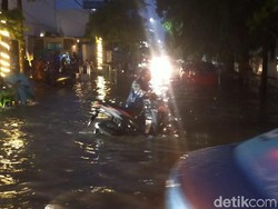 Hujan Deras Terjang Surabaya, Beberapa Kawasan Tergenang Air